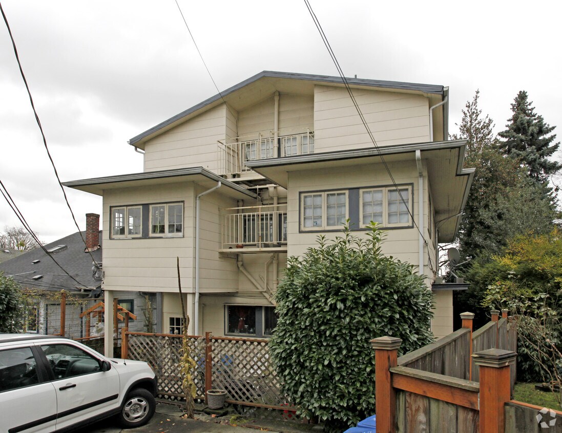 Foto del edificio - 5703 N.E. 18th Ave