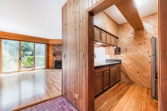 Building Photo - 1217 Cranbrook Dr