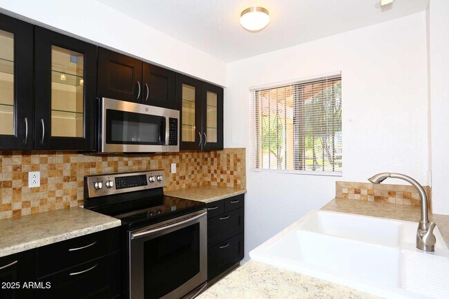 Foto del edificio - 93 N Cooper Rd