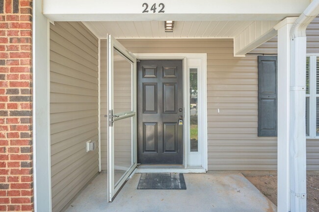 Foto del edificio - 242 Wainwright Dr