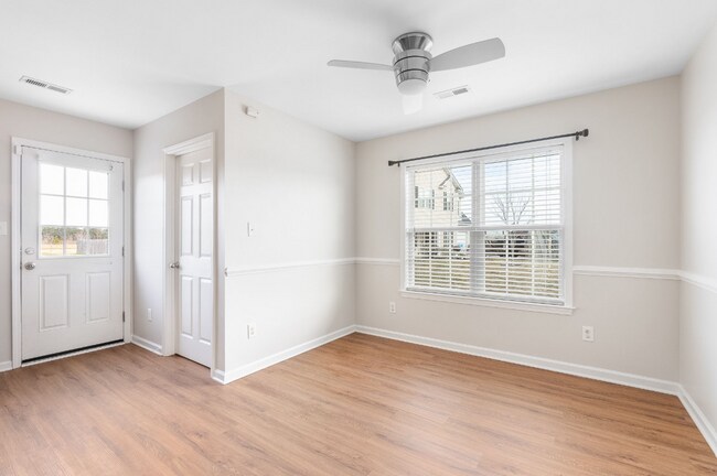 Foto del edificio - 131 Cherry Grove Dr