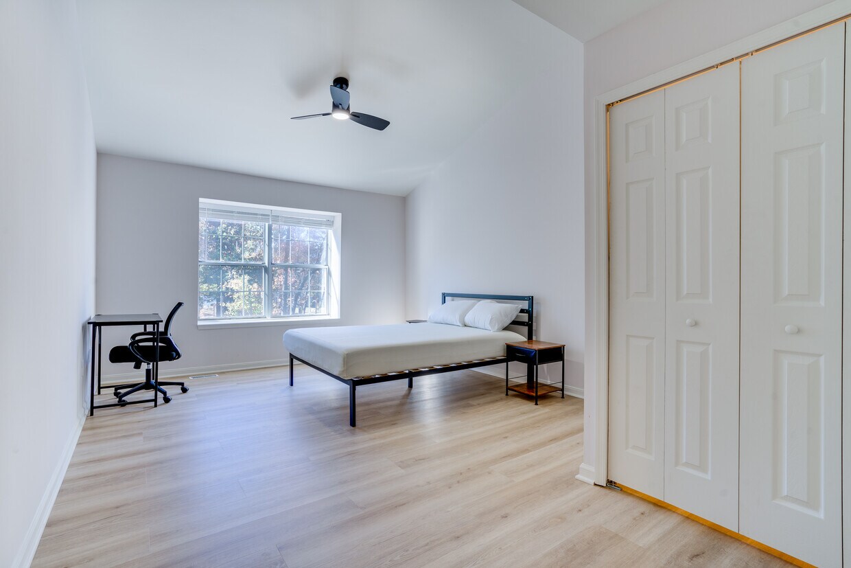Foto principal - 6021 Creekstone Ln