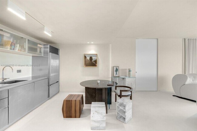 Building Photo - 1040 Biscayne Blvd