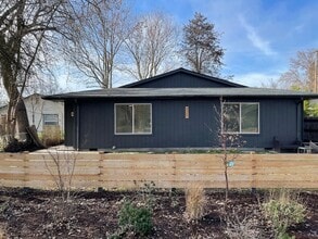 Building Photo - 327 Marie St