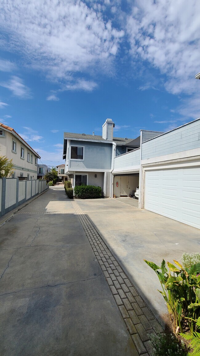Shared driveway - 2314 Clark Ln
