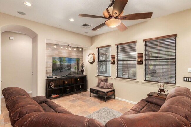 Foto del edificio - 908 Elm St