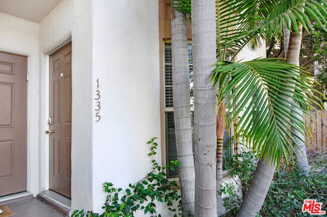 Foto del edificio - 1335 S Roxbury Dr