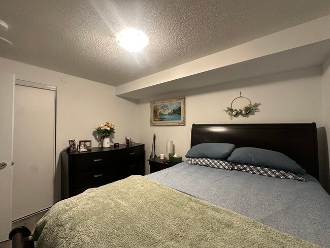 Photo du bâtiment - Bayly Condo Apt 801-1480