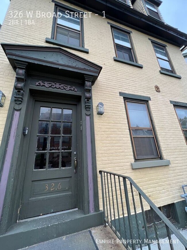 Building Photo - First floor: 2 Bedroom/ 1 Bathroom in Beth...