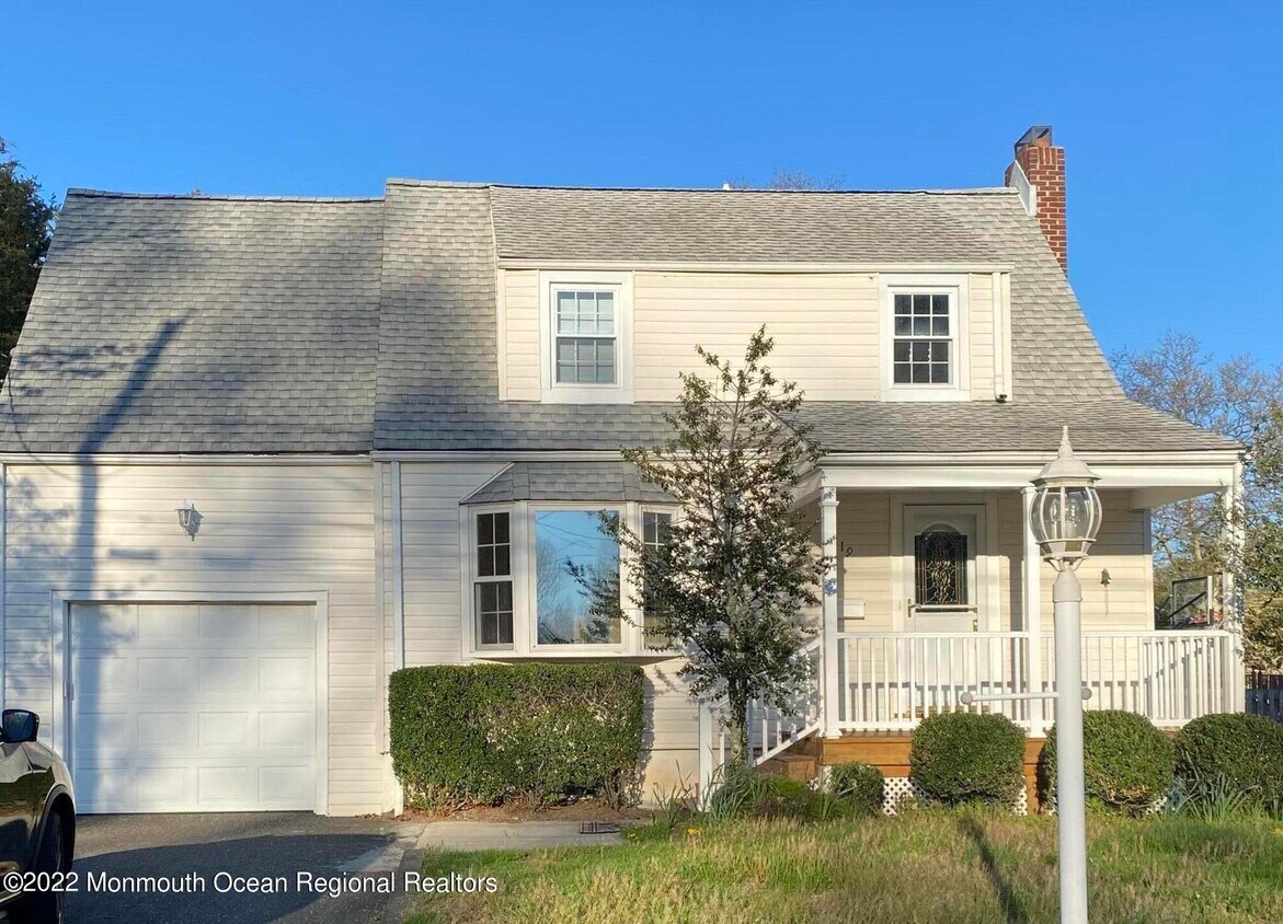 Primary Photo - 219 Elmwood Rd