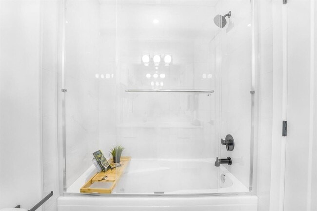 Photo du bâtiment - Spacious 4 bed 3.5 Bed Townhome in Panorama Ridge