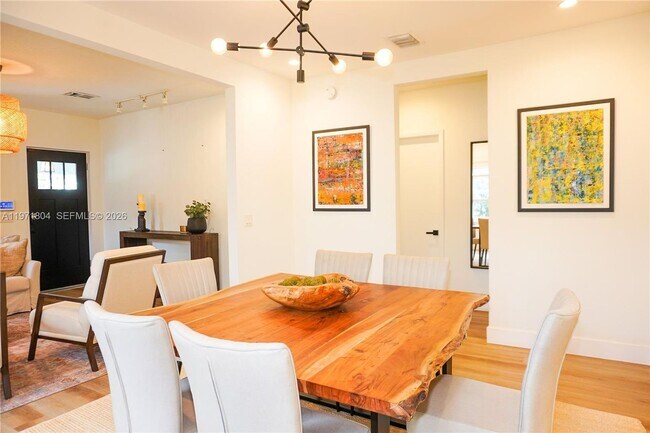 Foto del edificio - 640 NE 71st St