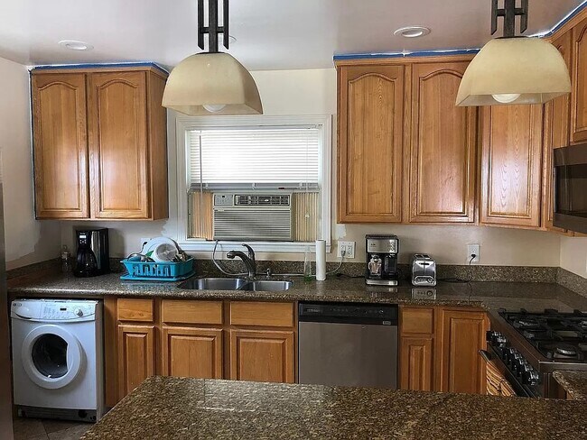 Foto del edificio - 1615-1617 D St, Unit 1615D