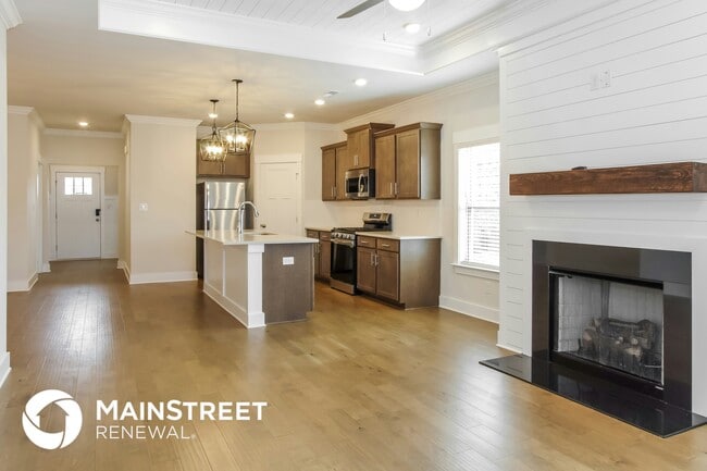 Building Photo - 14705 Greenleaf Dr