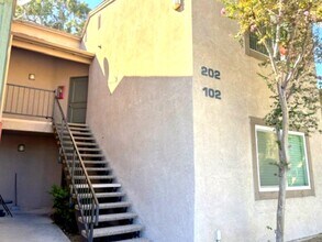 Building Photo - 2564 Avenida Del Vista
