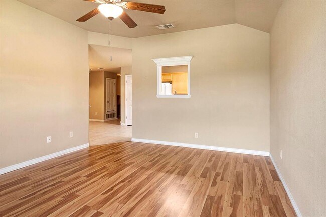 Building Photo - 1005 Leah Dr