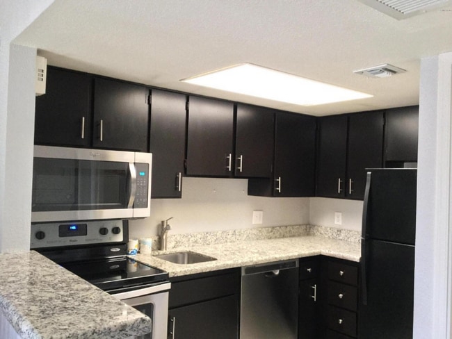 Building Photo - 700 W University Dr