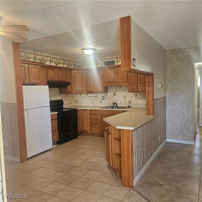 Foto del edificio - 350 E Desert Inn Rd