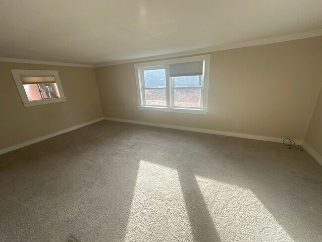 Foto del edificio - MIDTOWN 2 Bdrm Cottage, 1 bath, Range, Ref...