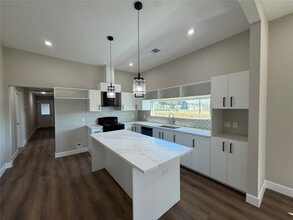 Building Photo - 1610 George Ave