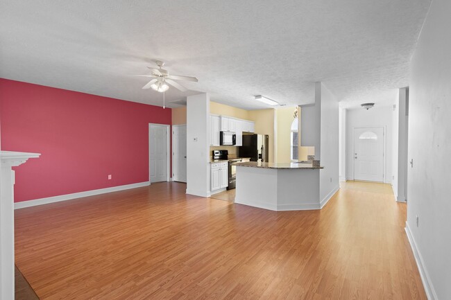 Building Photo - 3/2, fenced in backyard, heart of Auburn!
