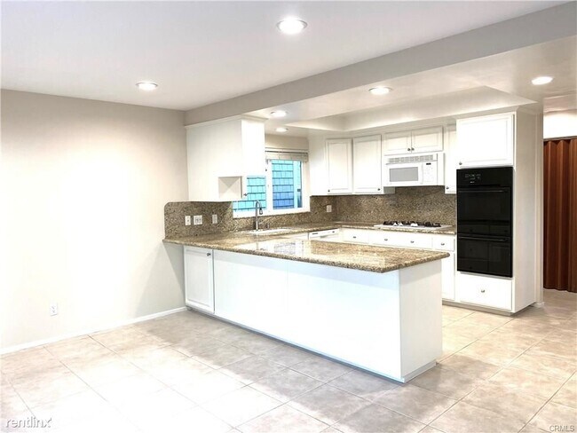 Building Photo - 4 br, 2.5 bath House - 512 2nd St