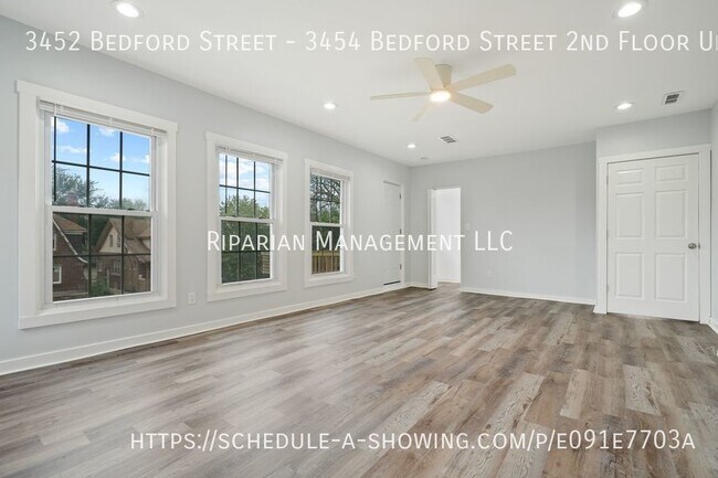 Foto del edificio - Beautiful upper unit lease