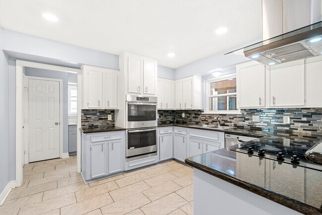 Foto del edificio - 1103 Manatee Ln