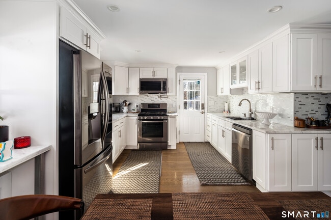 Foto del edificio - 191 Hobart Ave