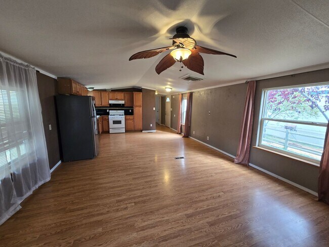 Foto del edificio - Mobile Home on Bonanza Avenue