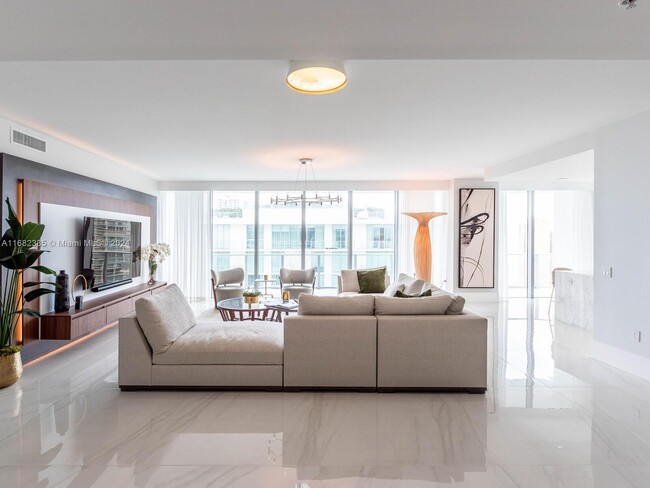 Foto del edificio - 330 Sunny Isles Blvd