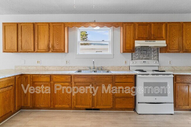 Foto del edificio - 303 Tarheel Dr