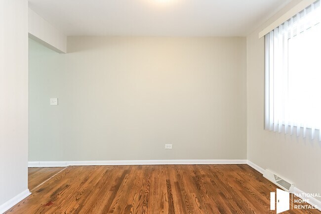 Building Photo - 511 James Ct