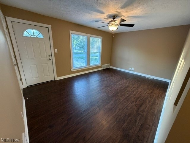Foto del edificio - 425 Hawkins Dr