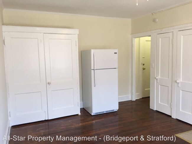 Building Photo - 1160 Stratford Ave