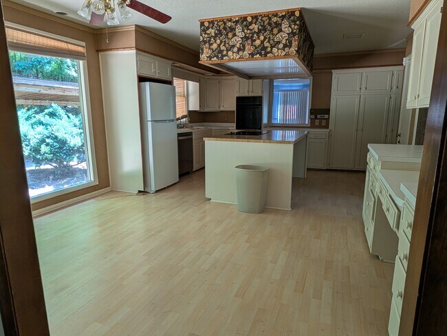 Foto del edificio - 1118 Longview Dr