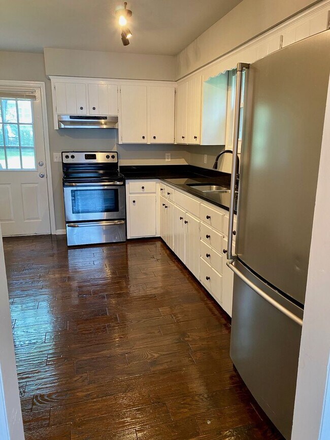 Building Photo - Charming East Nashville Home!