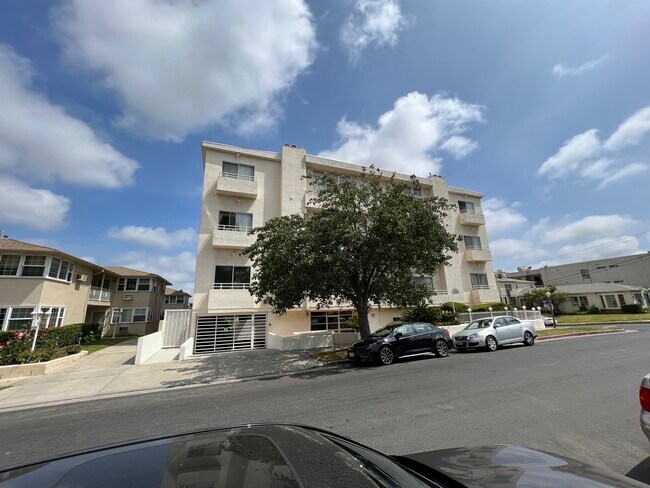 Foto del edificio - 10432 Eastborne Ave