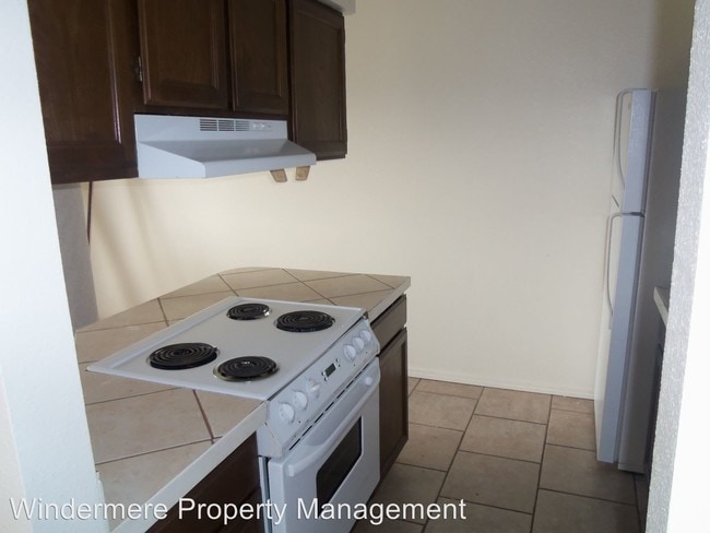 Building Photo - 215 E Whitman Dr
