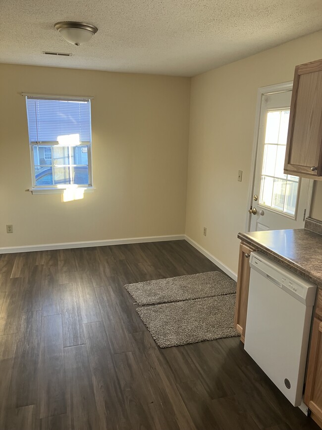 Dining room - 916 N Frederick St