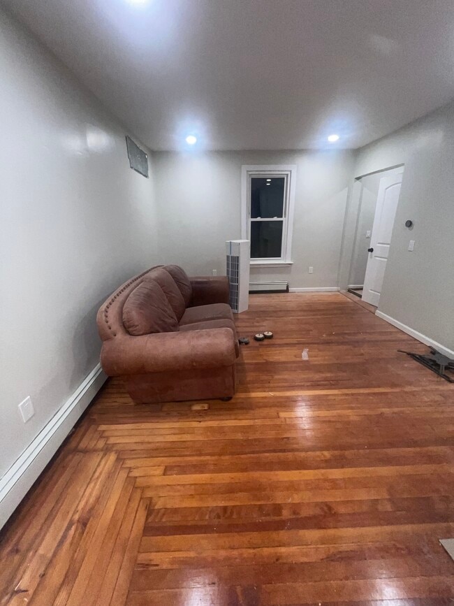 Foto del edificio - 121 Pond Lily Ave