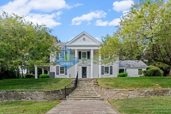 Foto del edificio - Elegant Fox Chapel 4-Bedroom, 3.5-Bath Home
