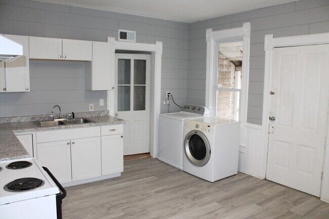 Washer - Dryer in Unit - 455 S 3rd St