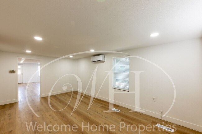 Building Photo - 3-Bedroom Home with Fenced Yard & Off-Stre...