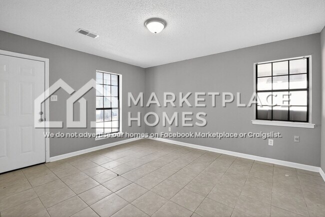 Foto del edificio - 5826 Laurie Dr