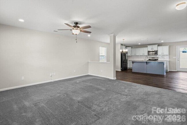 Foto del edificio - 134 Clove Hitch Dr