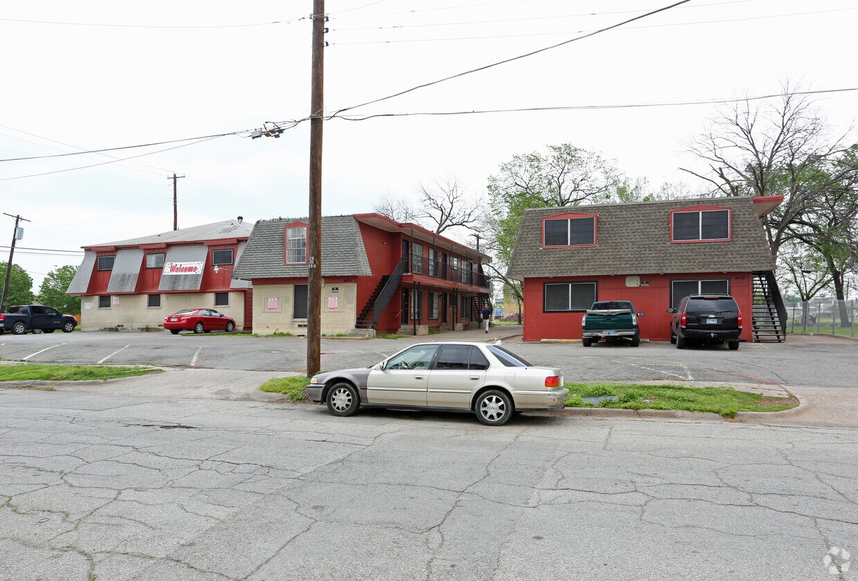 Primary Photo - Los Colores Apartments