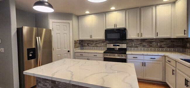 Foto del edificio - 5 bedroom 2.5 Bathroom single family home ...