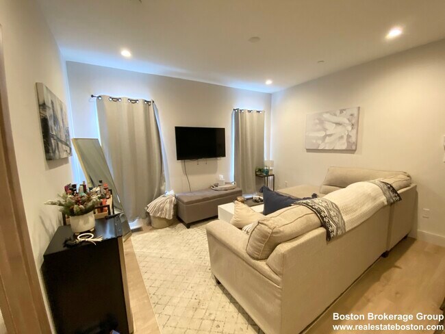 Foto del edificio - 118 Buttonwood St