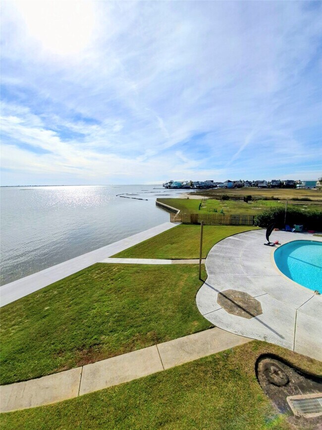 Building Photo - 500 Tiki Dr